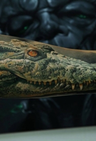 小臂非常逼真的3D彩色鳄鱼头纹身图案