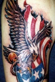 彩色鹰和美国国旗纹身图案