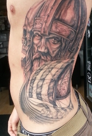 侧肋海盗船和骷髅与武士纹身图案