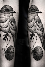 小臂黑灰点刺小鸟个性纹身图案