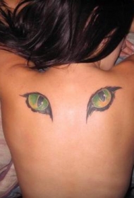 背部逼真的彩色猫眼睛纹身图案