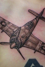 胸部黑灰风格精致的军用飞机纹身图案