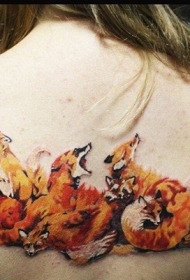 女生背部漂亮的彩色各种狐狸纹身图案