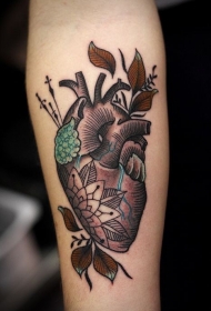 手臂彩色的心脏叶子纹身图案