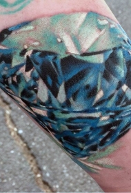 手臂上的彩色纯钻石纹身图案