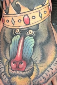 手背有趣的皇冠和狒狒彩绘纹身图案