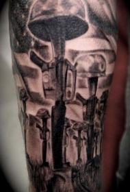 手臂上的黑色军纪念纹身图案