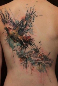 背部彩色泼墨鸟与英文纹身图案