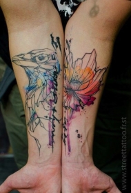 小臂黑色线条花朵小鸟和彩水泼墨纹身图案