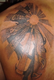 火鸟与太阳黑灰纹身图案