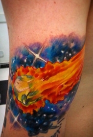 手臂简单的彩绘燃烧彗星和星空纹身图案