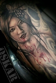 手臂恐怖风格的血腥亚洲艺妓纹身图案