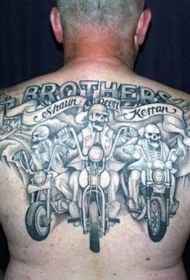 背部骷髅骑在摩托车上纹身图案