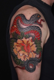 手臂上的蛇和牡丹花彩色纹身图案