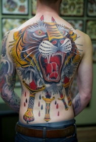 背部亚洲风格的彩色出血老虎与匕首纹身图案