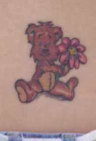 泰迪熊与彩色花朵纹身图案