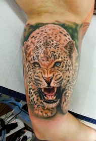 大臂很酷的七彩写实猎豹纹身图案