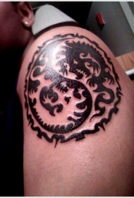 部落龙组合的阴阳八卦纹身图案