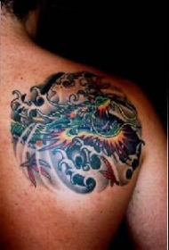 背部亚洲风格的绿龙纹身图案