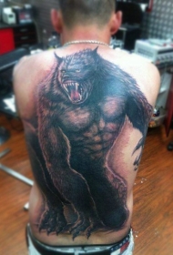 背部巨大的强壮狼人个性纹身图案