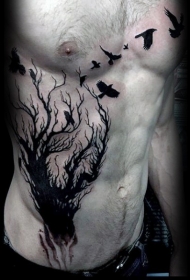 侧肋黑色的树枝和乌鸦纹身图案