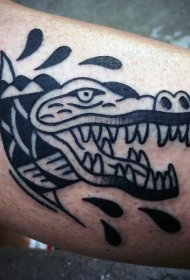 手臂简单的黑色鳄鱼头纹身图案