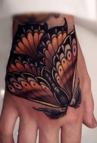 背部三对翅膀的昆虫彩绘纹身图案
