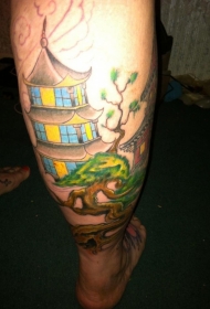 小腿漂亮的彩色亚洲寺庙和美丽的树纹身图案