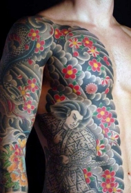 半身巨大的五彩亚洲主题花朵蛇武士纹身图案