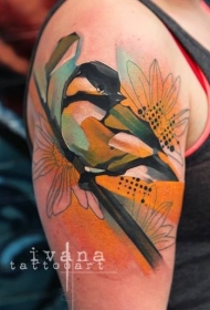 大臂水彩风格彩色鸟在树枝上纹身图案
