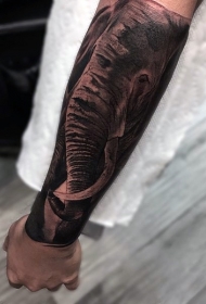 手臂美丽的黑色大象个性纹身图案