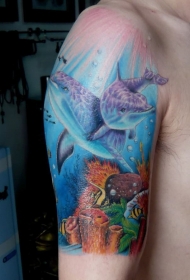 水下世界和海豚彩绘手臂纹身图案