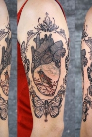 手臂上全新的黑色线条心脏蝴蝶纹身图案