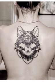 背部奇特的黑色线条幻想狼纹身图案