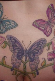 腰部七彩的蝴蝶和百合花纹身图案