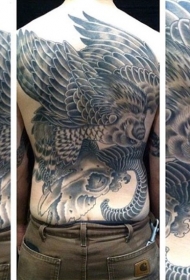 背部难以置信的黑白大规模鹰纹身图案