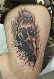 大腿鸟的头骨骷髅纹身图案