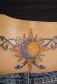 腰部太阳和月亮藤蔓彩色纹身图案