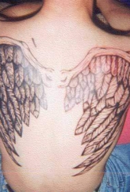 背部写实的翅膀个性纹身图案