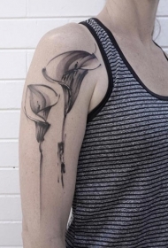 大臂黑色水墨风格花朵纹身图案
