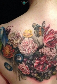 背部可爱的彩色花朵蝴蝶纹身图案