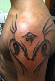肩部亚洲风格的部落线条阴阳纹身图案