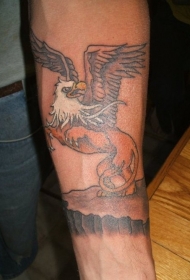 手臂卡通格里芬神兽彩绘纹身图案