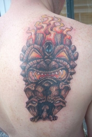 背部彩色的火炬木怪物纹身图案