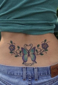 腰部美丽的紫罗兰蝴蝶和花朵纹身图案