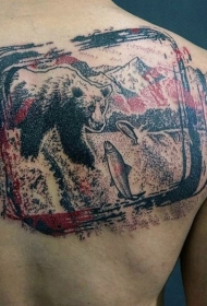 背部独特设计的彩色钓鱼熊纹身图案