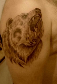 大臂写实的熊纹身图案