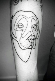 手臂简单设计的黑色素描狗头像纹身图案