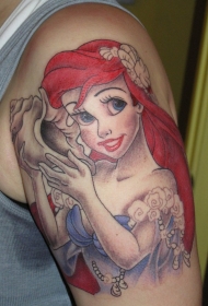 大臂漂亮的彩色卡通美人鱼艾莉尔纹身图案