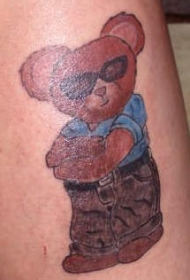 酷酷的泰迪熊彩色纹身图案